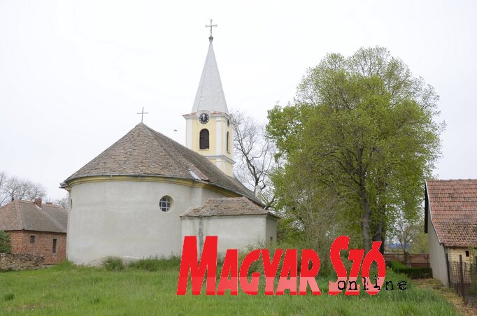 A katolikus templom 1804-ben épült (Fotó: Molnár Edvárd) A katolikus templom 1804-ben épült (Fotó: Molnár Edvárd)
