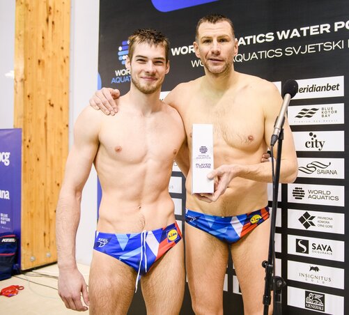 A Spanyolország elleni találkozó hősei: Vladimir Mišović és Branislav Mitrović (Fotó: facebook.com/waterpoloserbia)