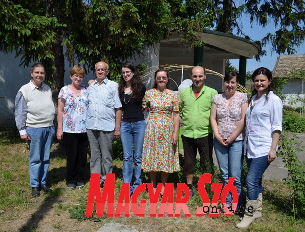 A Szenteleky Kornél M. E. tagjai – Jobb oldalt Varagić Gabriella elnök A Szenteleky Kornél M. E. tagjai – Jobb oldalt Varagić Gabriella elnök