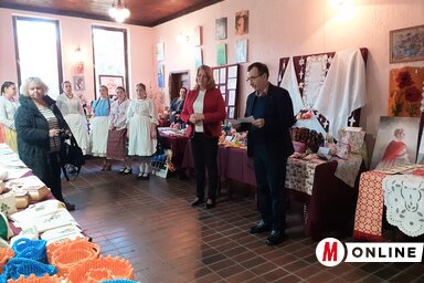 Tímár Gabriella és Papp László megnyitják a tárlatot (Kazinczy Paszterkó Diana felvétele)
