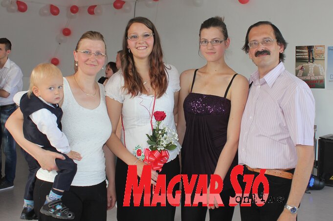 Palkovics családi fénykép, balról jobbra: Marika Mátéval, Tímea, Mária és Sándor