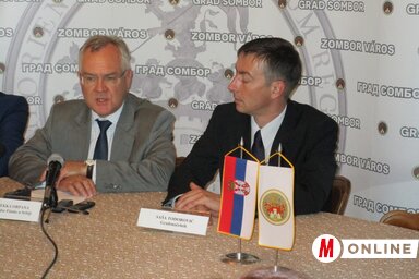 Pekka Orpana és Zombor polgármestere (Fotó: Fekete J. József)