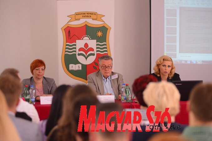 Vukašinović Éva, dr. Kardos Gábor és dr. Juhász Hajnalka előadásaival kezdődött a konferencia