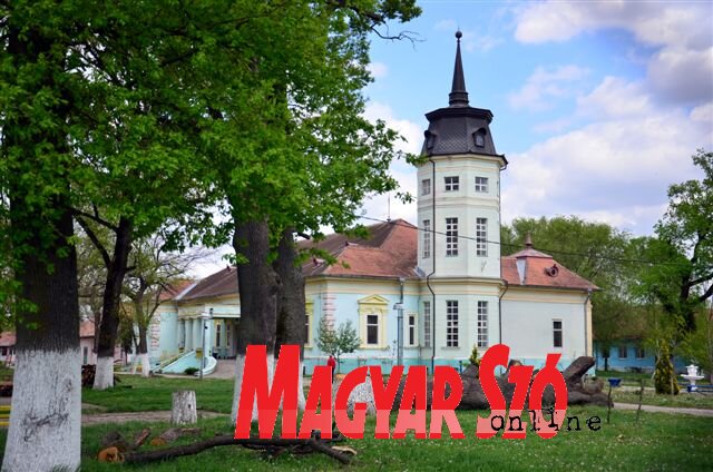 Az óléci kastély, amelyben az elmegyógyintézet működik Az óléci kastély, amelyben az elmegyógyintézet működik