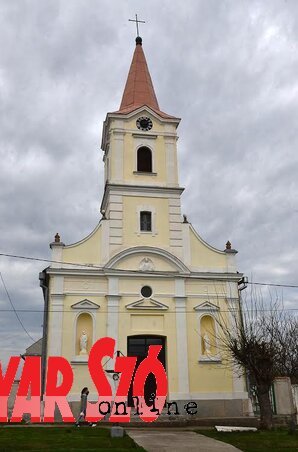 Három temploma is van Nagyszerednek, a képen a római katolikus látható (Fotó: Ótos András) Három temploma is van Nagyszerednek, a képen a római katolikus látható (Fotó: Ótos András)