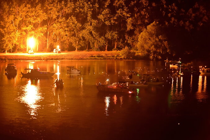 A napokban nemcsak virágzott a Tisza, hanem csillogott is az éjben (Fotó: Gergely József)