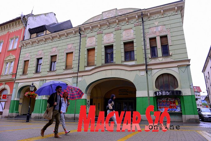 Ha minden tervszerűen alakul, a szabadkai Népszínház hamarosan a Hadseregotthonba költözhet  (Fotó: Molnár Edvárd)