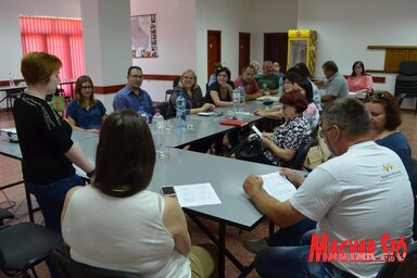 Nagy Mélykúti Kiskovács Ildikó üdvözli a konferencia résztvevőit