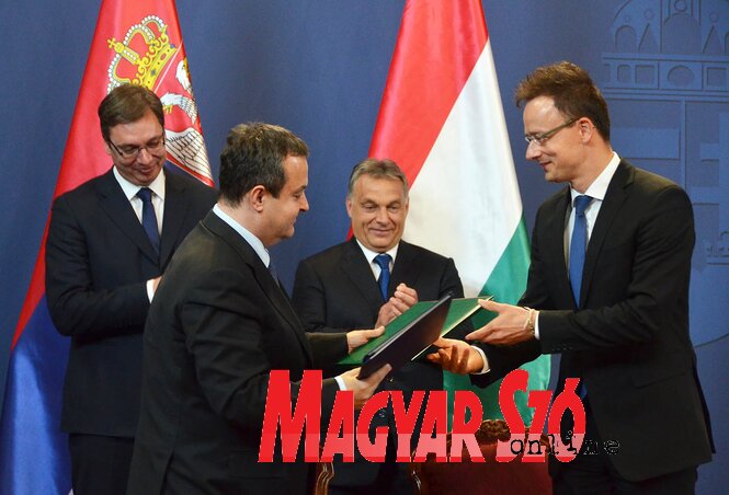 A magyar–szerb kormánycsúcsot követően négy stratégiai fontosságú államközi szerződést írtak alá az illetékes miniszterek – előtérben Ivica Dačić és Szijjártó Péter