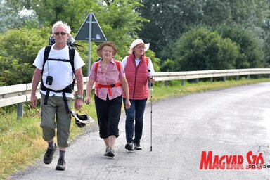 Csóka felől Zentára tart a kis zarándokcsapat