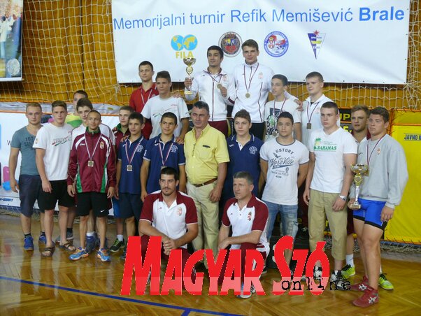 A magyar serdülőválogatott (fotó: Dejan Vuković) A magyar serdülőválogatott (fotó: Dejan Vuković)