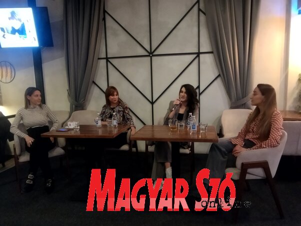 Balról jobbra: Ivana Mrđen, Jovana Kašić Milinović, Milica Radanović és Jasmina Pajić (Fotó: Albert Éva felvétele) Balról jobbra: Ivana Mrđen, Jovana Kašić Milinović, Milica Radanović és Jasmina Pajić (Fotó: Albert Éva felvétele)