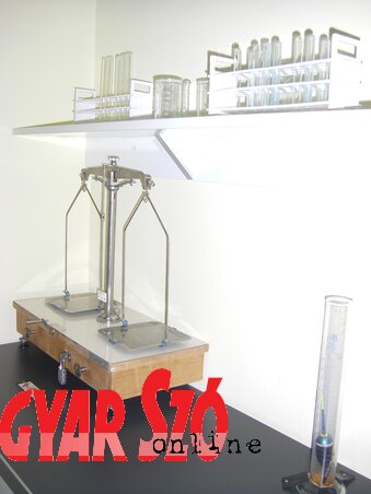 Ha kell, akár vegyületeket is keverhetnek a játékosok a laboratóriumban (Fotó: Miklós Hajnalka) Ha kell, akár vegyületeket is keverhetnek a játékosok a laboratóriumban (Fotó: Miklós Hajnalka)