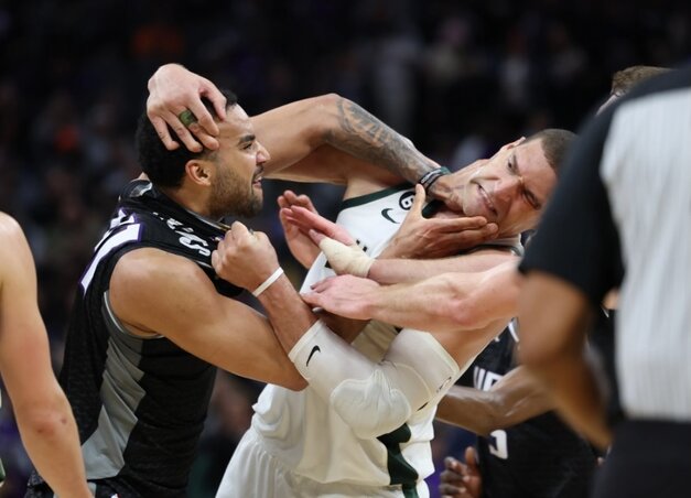 A meccs hajrájában Trey Lyles (b) és Brook Lopez kakaskodott egy kicsit (Fotó: USA Today Sports) A meccs hajrájában Trey Lyles (b) és Brook Lopez kakaskodott egy kicsit (Fotó: USA Today Sports)