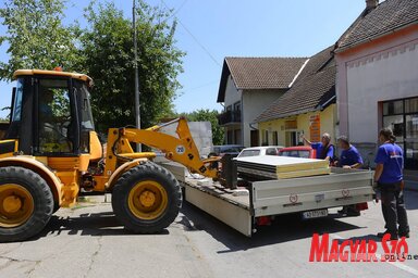 Négy konténer érkezett