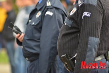 A legnagyobb gondot a járőrök jelentik, akiket a szerbiai polgárok kétharmada arrogánsnak, szemtelennek tart (Fotó: Molnár Edvárd)