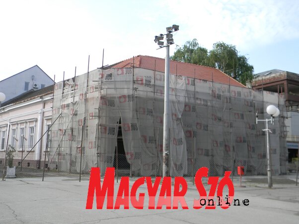 Az épületnek még tavaly ősszel el kellett volna készülnie (Fotó: Fehér Rózsa)