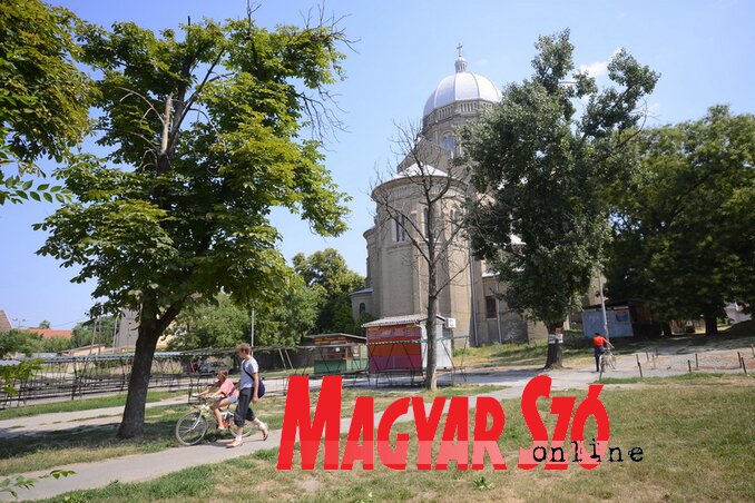 Csantavér központja. A helybeliek fellendülést várnak az új vezetéstől. Csantavér központja. A helybeliek fellendülést várnak az új vezetéstől.