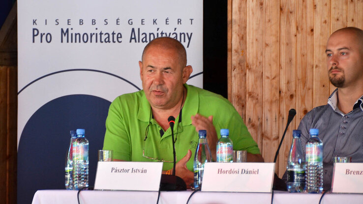 Pásztor István felszólalása a nemzetpolitikai kerekasztalon (Ótos András felvétele) Pásztor István felszólalása a nemzetpolitikai kerekasztalon (Ótos András felvétele)