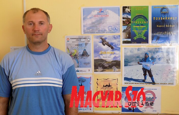 Calbert Károly hegymászó oklevelei mellett Calbert Károly hegymászó oklevelei mellett