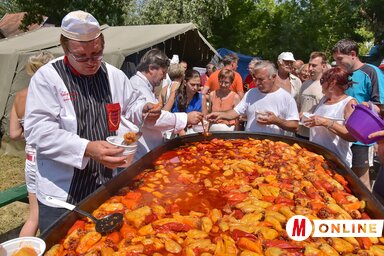Balog Gorán csapata 2000 töltött paprikát főzött (Fotó:  Gergely József)
