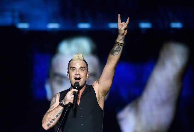 A Nagyszínpad előtti nézőtéren mintegy 75 ezren hallgatták Robbie Williams koncertshow-ját