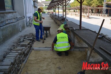 Négyszáz négyzetméteren téglázzák újra a piacteret
