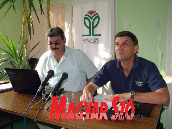 A VMSZ sajtótájékoztatóján A VMSZ sajtótájékoztatóján