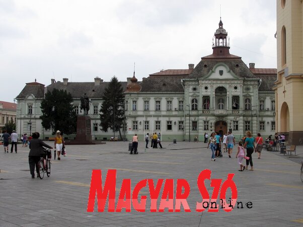Új köntösben várja a főtér a vendégeket (Fotó: Kecskés István)
