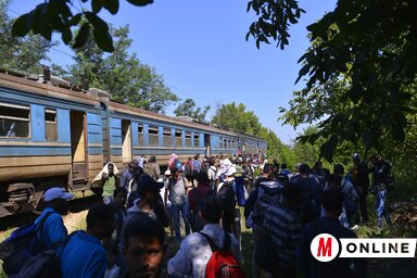 Naponta két különvonat érkezik a sándori állomásra (Fotók: Molnár Edvárd)