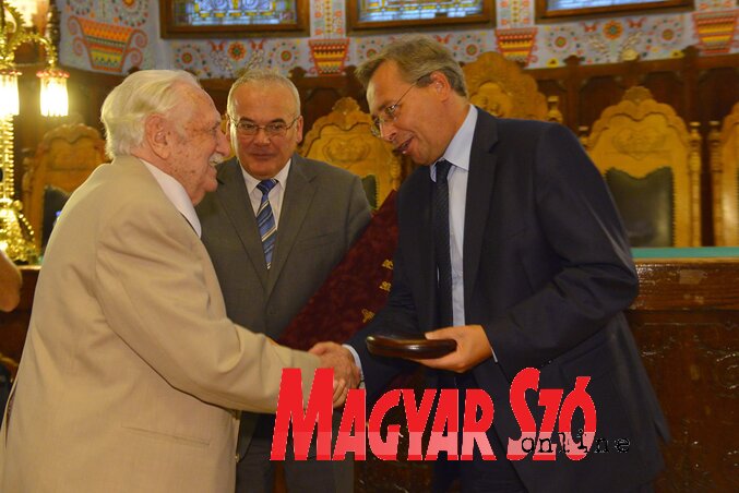 Dr. Szöllősi Gyula hidrobiológus Szabadka díszpolgára lett (Fotó: Molnár Edvárd) Dr. Szöllősi Gyula hidrobiológus Szabadka díszpolgára lett (Fotó: Molnár Edvárd)