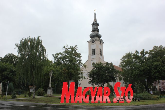 A csaknem 200 éves templom (Fotó: Diósi Árpád) A csaknem 200 éves templom (Fotó: Diósi Árpád)