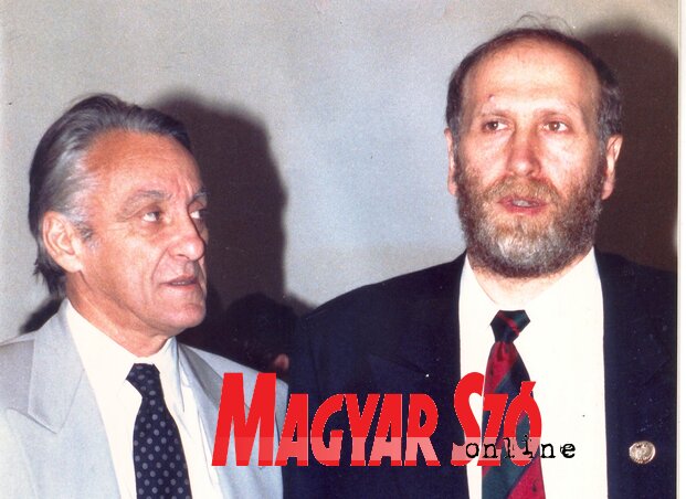 A sakkvilágbajnok Bobby Fischerrel, aki kevesekkel fényképezkedett A sakkvilágbajnok Bobby Fischerrel, aki kevesekkel fényképezkedett