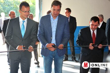 Szijjártó Péter, Aleksandar Vučić és Hladinec Péter ünnepélyesen átadta a Tisza Automotive kábelgyárat (Gergely Árpád felvétele)