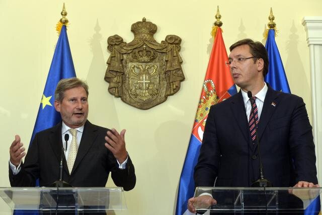 Johannes Hahn európai uniós biztos és Aleksandar Vučić szerb miniszterelnök (fotó: Tanjug)