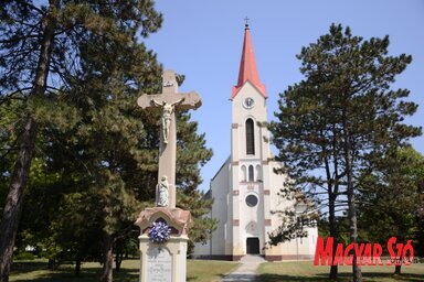 A szilágyi hívők segítségével tartják rendben a templomot (Fotó: Molnár Edvárd)