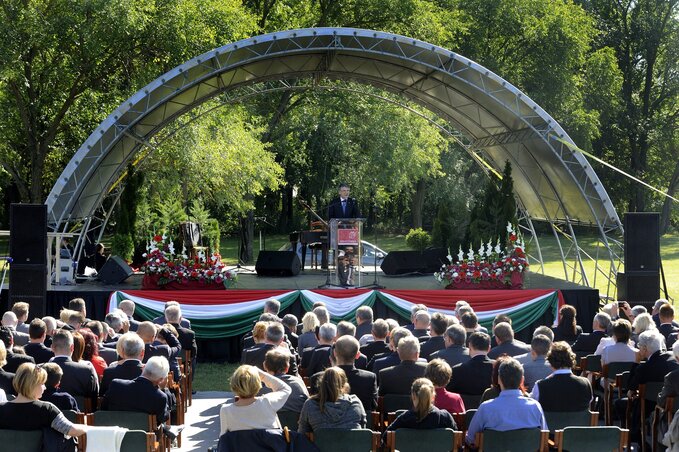 Kövér László, az Országgyűlés elnöke beszél a vereckei millenniumi emlékmű újraavatásán (MTI)