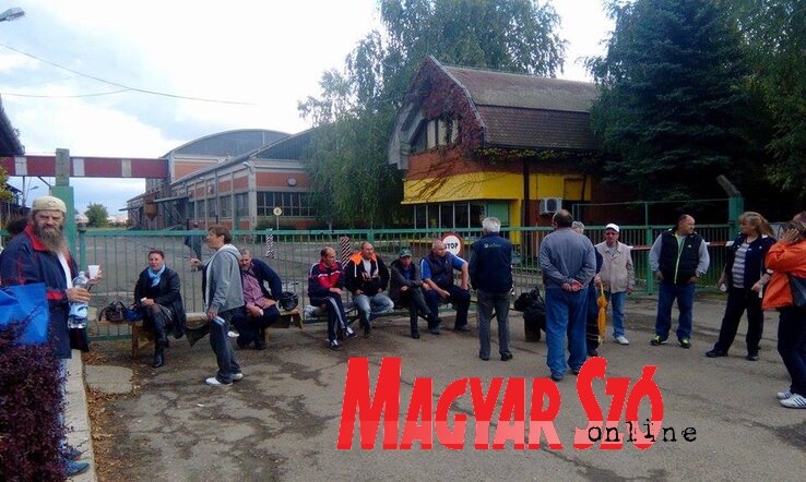 A szakszervezeti elnök szerint várhatóan rendeződik a helyzetük (Fotó: Bajtai Kornél) A szakszervezeti elnök szerint várhatóan rendeződik a helyzetük (Fotó: Bajtai Kornél)