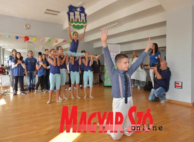 Újvidéken ünnepélyes keretek között megnyílt a Gyermekhét rendezvénysorozat. Október 11-ig számos műhelymunkát, előadást és sportaktivitást rendeznek a legkisebbek számára Újvidéken ünnepélyes keretek között megnyílt a Gyermekhét rendezvénysorozat. Október 11-ig számos műhelymunkát, előadást és sportaktivitást rendeznek a legkisebbek számára