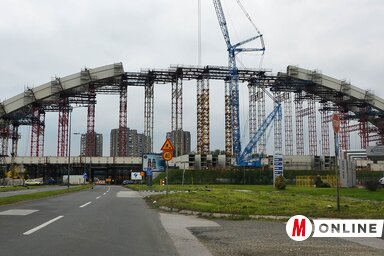 Sztrájkba léptek a Mostogradnja dolgozói, ezért ismét leállt a Žeželj híd helyén épülő új híd építése. A kivitelezők és a befektetők ezúttal is egymásra mutogatnak... (Ótos András felvétele)