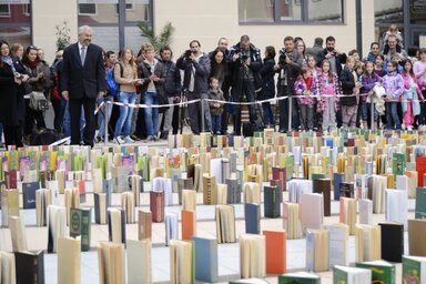 A könyvrengés akció óriási  érdeklődést váltott ki (Molnár Edvárd fotója)