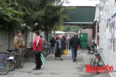 Drótszamárral már nem lehet besétálni és fuvarozni az óbecsei piacon (Fotó: Fehér Rózsa)
