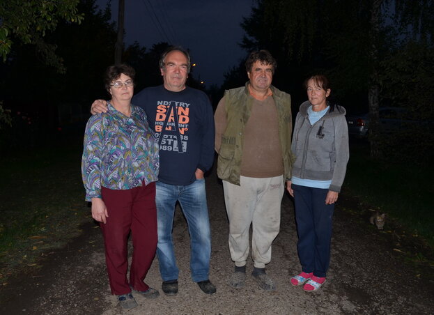 Balról Varga László és felesége, Ilona, jobbról Keresztes Ferenc és felesége, Karolina (Fotó: Lakatos János) Balról Varga László és felesége, Ilona, jobbról Keresztes Ferenc és felesége, Karolina (Fotó: Lakatos János)