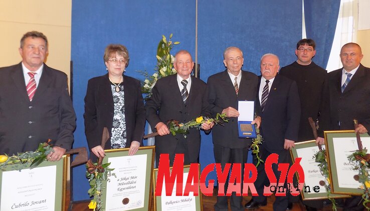 Jovan Čubrilo, Sárkány Dóra, Palkovics Mihály, Péter Béla, Bimbó Mihály polgármester, Farkas István és Borsos Csaba (Kozma Rita felvétele)