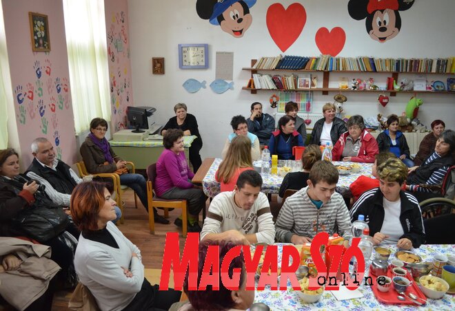 Látogatóban az Izidában (Lakatos János felvétele) Látogatóban az Izidában (Lakatos János felvétele)