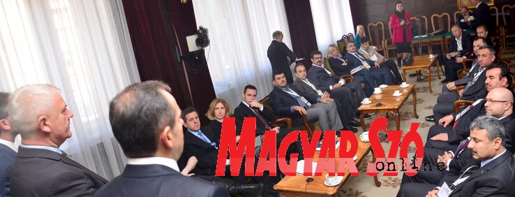 Törökországi üzletemberek a tartományi kormány épületében (Fotó: Dávid Csilla)