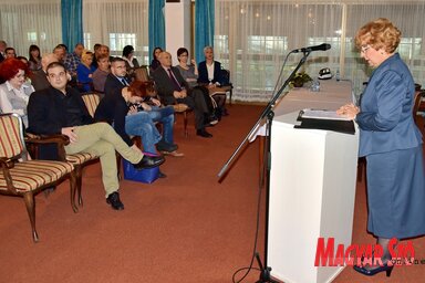 Dr. Szabó Erzsébet köszöntötte a tanácskozás részvevőit