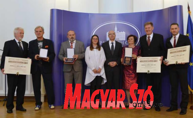 Felvételünkön a díjazottak Felvételünkön a díjazottak