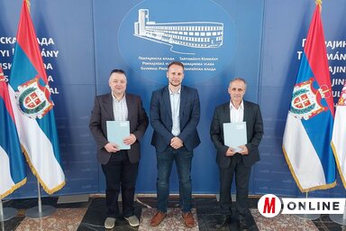 Fülöp Valentin, Kovács Károly és Kanyó István a támogatási szerződés aláírásán