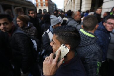 Két lépcsőben törlik el a roamingdíjat (Fotó: Beta/AP)